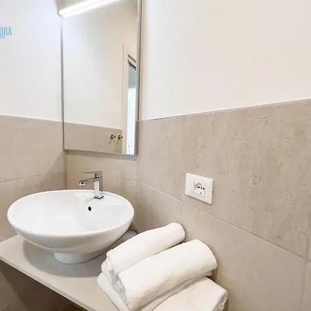 Slataper 12 Tirabora Short Rent Apartament *
